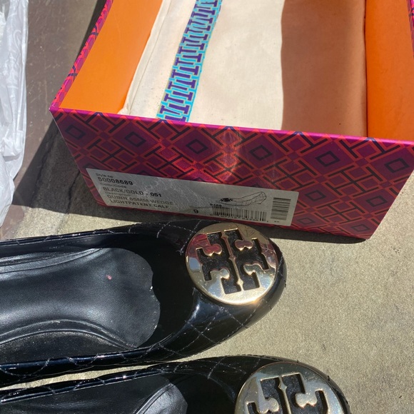 Tory Burch Quinn Quilted Wedge -size 9 black - Picture 3 of 6